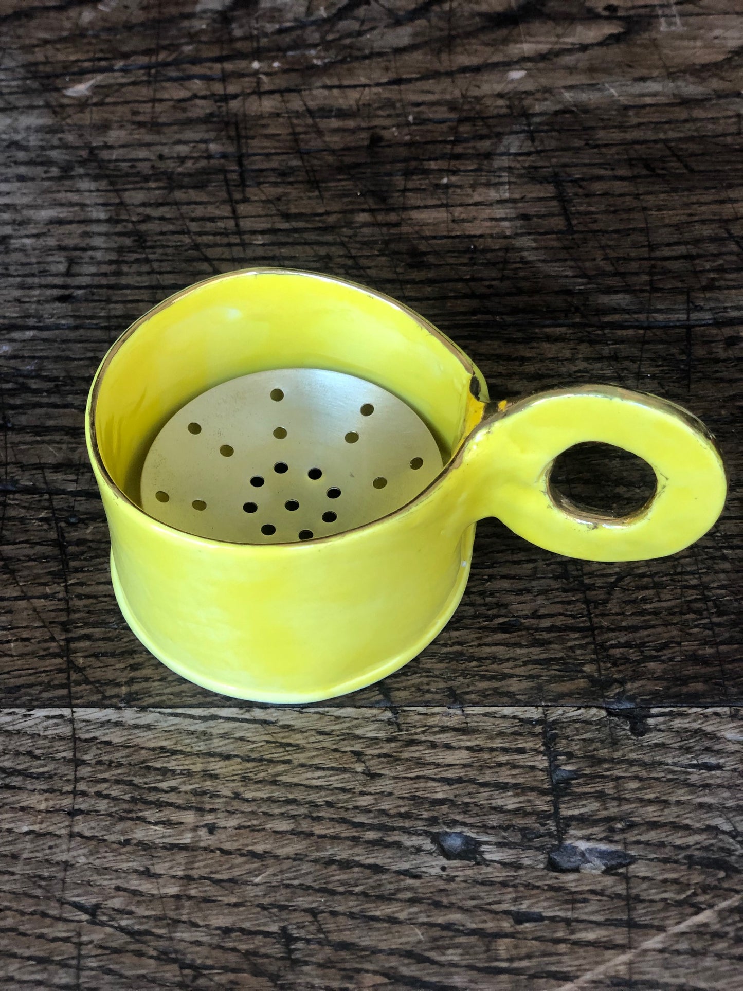 Yellow burner with Gold rim and flat O-shaped handle